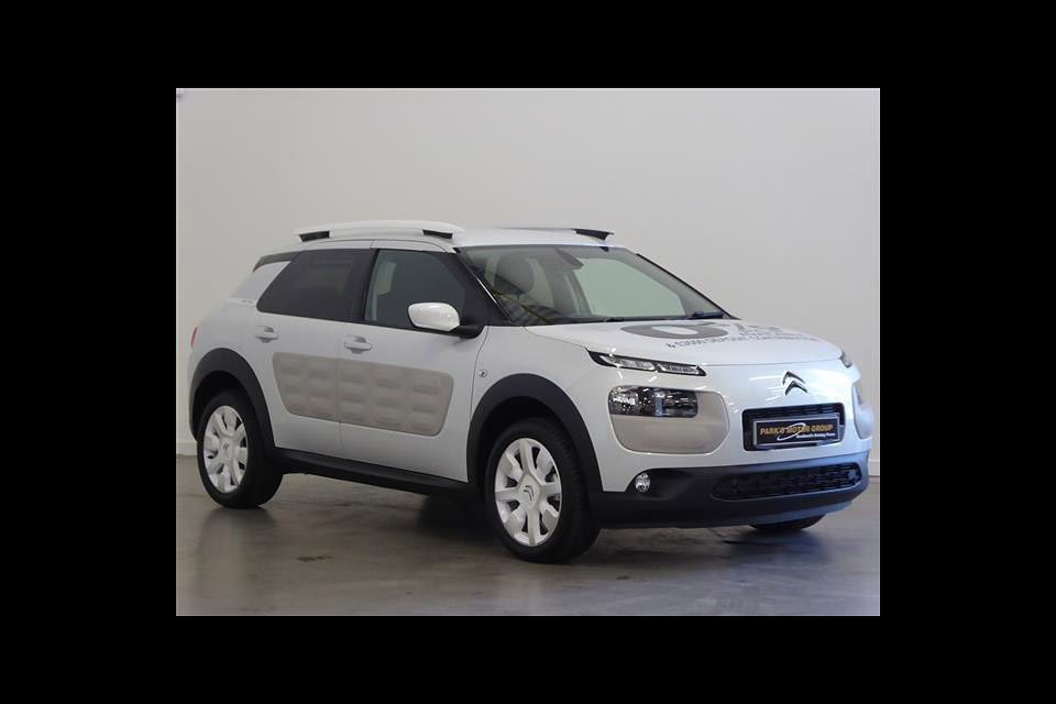 並行輸入中古車|シトロエン C4カクタス ホワイト限定車 1.6 BlueHDi100 ディーゼル 5MT RHD