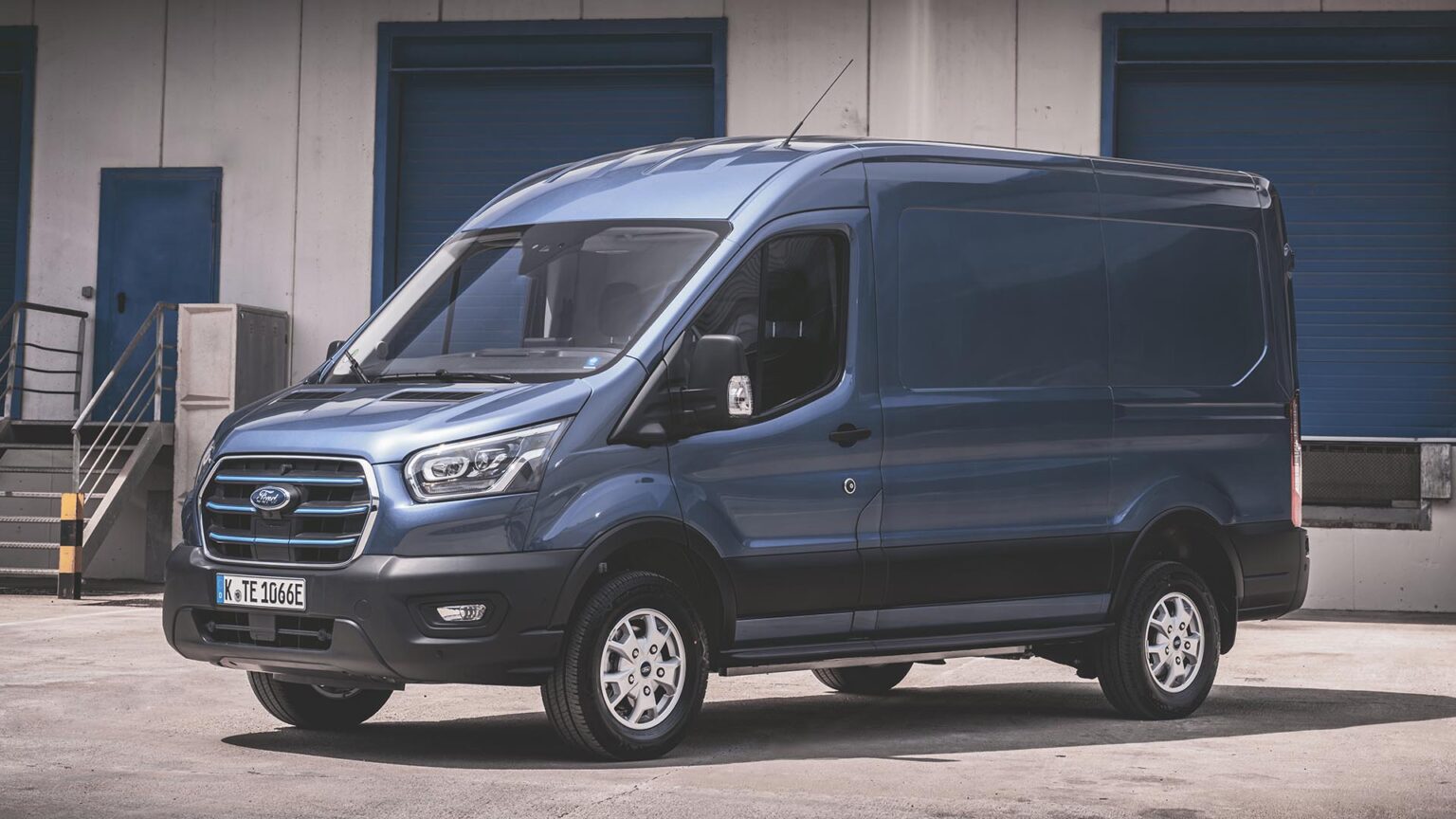 Ford Transit(フォード トランジット) YMワークス：輸入車の並行輸入・車検・整備・修理・カスタムはYMワークスにお任せください。