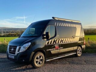 バン・トラック特集｜Nissan NV400 L2H2 CamperVan(日産 NV400 キャンパーバン)｜価格8,416,495円(税込み9,258,144円)