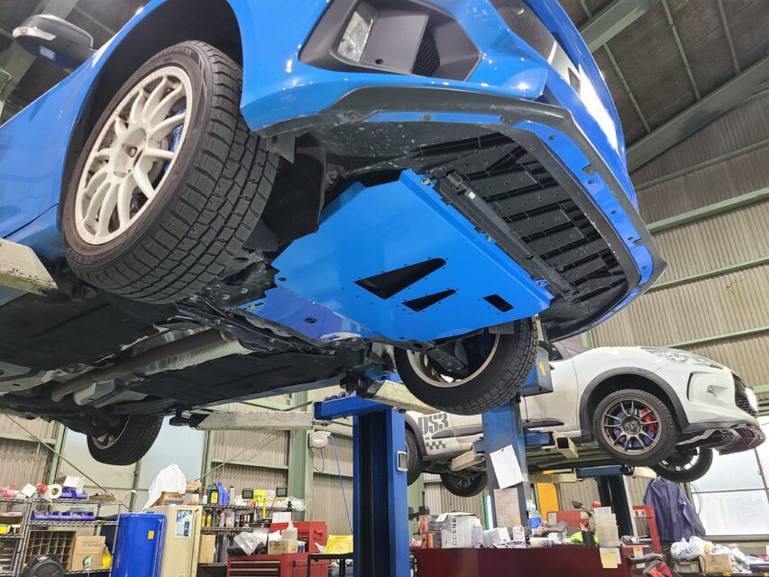 モディファイ・レストア｜Ford Focus RS(フォード フォーカスRS) アンダーカーバーを取り替えました。