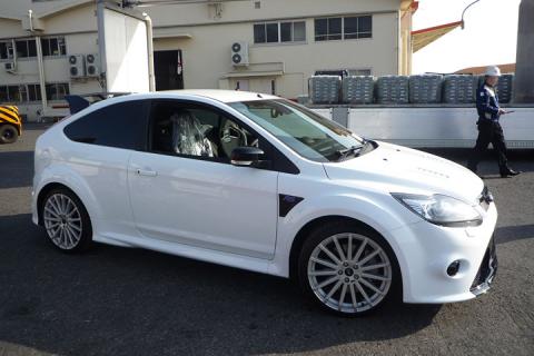 2009 FOCUS RS MK2、フローズンホワイト