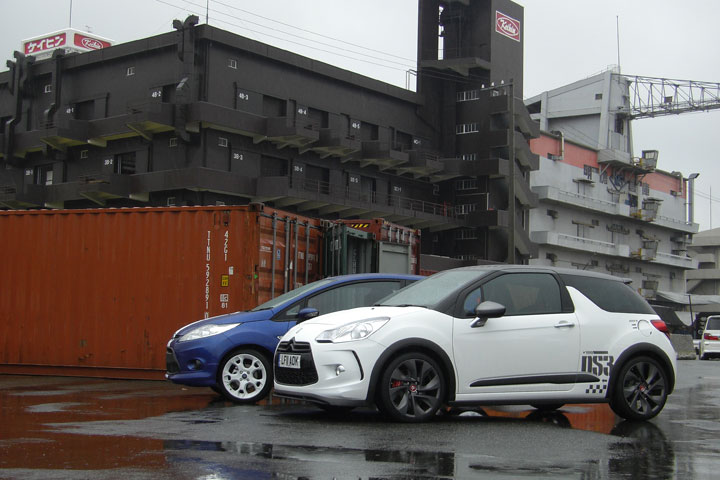 「CITROEN DS3 Racing」と「Ford Fiesta S1600」が到着しました。