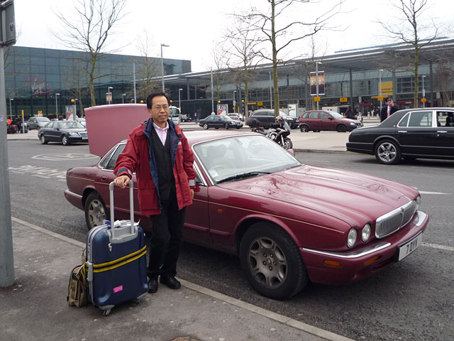 Heathrow Terminal3で。Jaguarでのお迎え