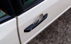 車のドアが開かない・ロック解除できない原因と対処法