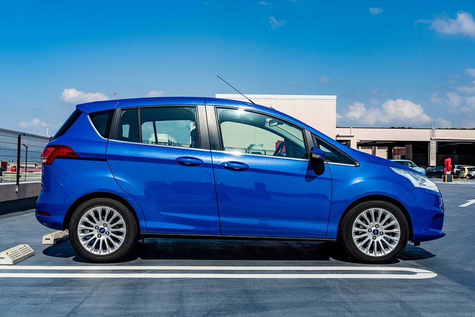 特別販売車両|フォード B-マックス タイタニアム(Ford B-MAX TITANUM)英国仕様・右ハンドル車 左右ピラーレススライドドア採用、傑作EcoBoostエンジンを搭載したスポーティミニバン