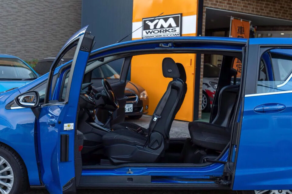 特別販売車両|フォード B-マックス タイタニアム(Ford B-MAX TITANUM)英国仕様・右ハンドル車 左右ピラーレススライドドア採用、傑作EcoBoostエンジンを搭載したスポーティミニバン