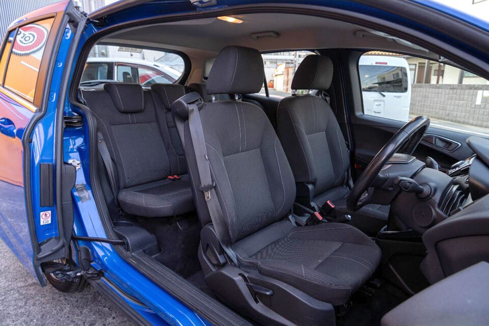 特別販売車両|フォード B-マックス タイタニアム(Ford B-MAX TITANUM)英国仕様・右ハンドル車 左右ピラーレススライドドア採用、傑作EcoBoostエンジンを搭載したスポーティミニバン