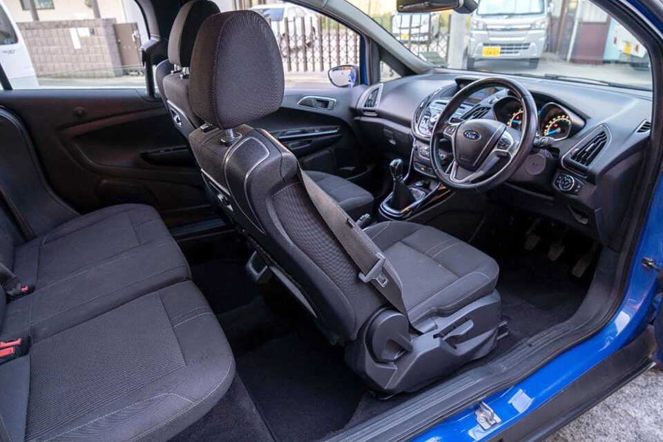 特別販売車両|フォード B-マックス タイタニアム(Ford B-MAX TITANUM)英国仕様・右ハンドル車 左右ピラーレススライドドア採用、傑作EcoBoostエンジンを搭載したスポーティミニバン