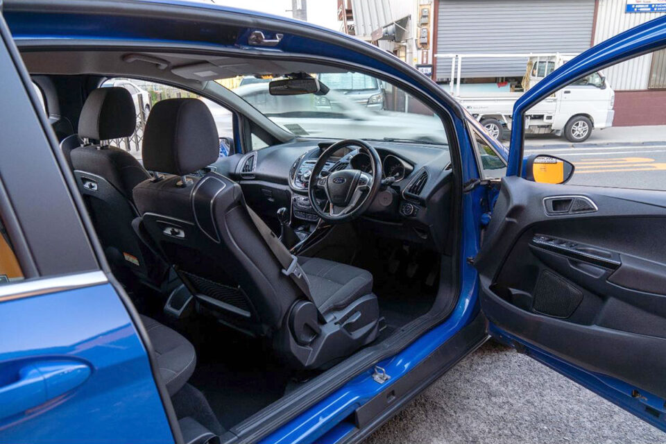 特別販売車両|フォード B-マックス タイタニアム(Ford B-MAX TITANUM)英国仕様・右ハンドル車 左右ピラーレススライドドア採用、傑作EcoBoostエンジンを搭載したスポーティミニバン