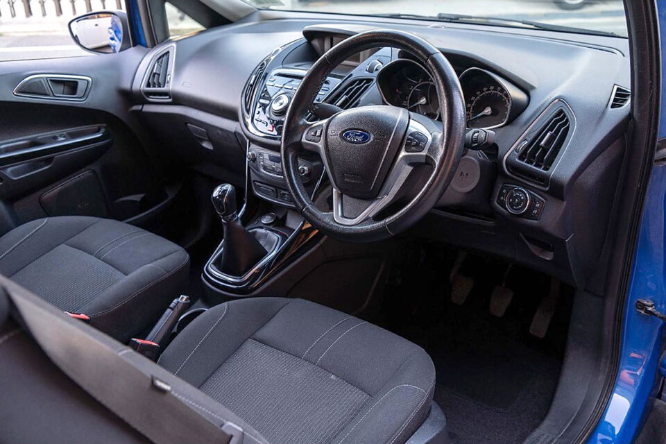 特別販売車両|フォード B-マックス タイタニアム(Ford B-MAX TITANUM)英国仕様・右ハンドル車 左右ピラーレススライドドア採用、傑作EcoBoostエンジンを搭載したスポーティミニバン