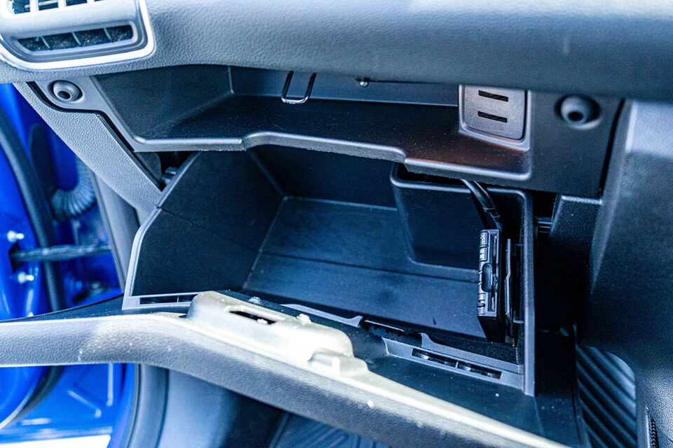 特別販売車両|フォード B-マックス タイタニアム(Ford B-MAX TITANUM)英国仕様・右ハンドル車 左右ピラーレススライドドア採用、傑作EcoBoostエンジンを搭載したスポーティミニバン