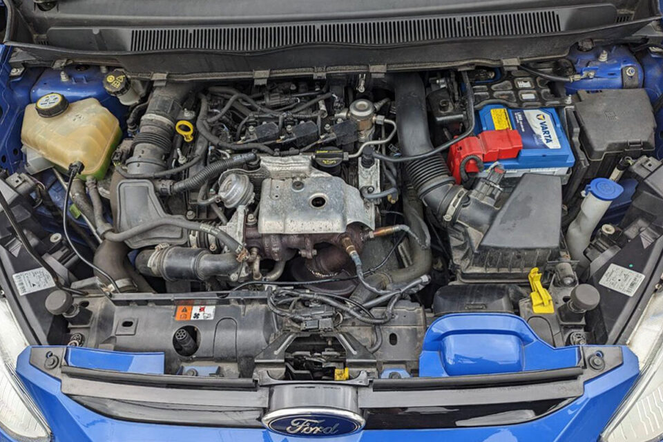 特別販売車両|フォード B-マックス タイタニアム(Ford B-MAX TITANUM)英国仕様・右ハンドル車 左右ピラーレススライドドア採用、傑作EcoBoostエンジンを搭載したスポーティミニバン
