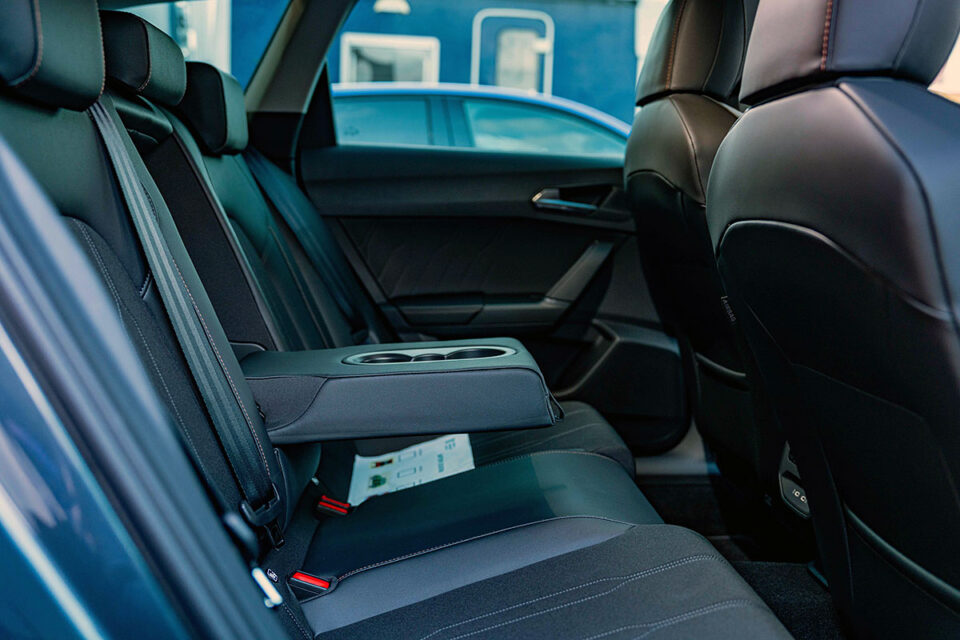 クプラ レオン 1.5TSI V1 エステート(CUPRA Leon 1.5TSI V1 Estate)を大阪府大阪市のT様にご納車