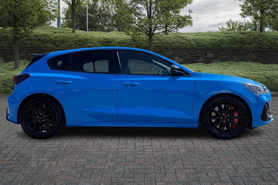 特選輸入車 Vol.705 フォード フォーカス ST エディション (Ford Focus ST Edition)|VWゴルフと並ぶベンチマークカー、2025/11生産終了|イギリス新車販売