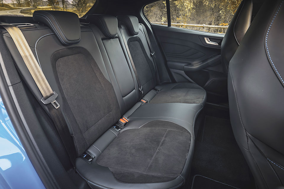 特選輸入車 Vol.705 フォード フォーカス ST エディション (Ford Focus ST Edition)|VWゴルフと並ぶベンチマークカー、2025/11生産終了|イギリス新車販売