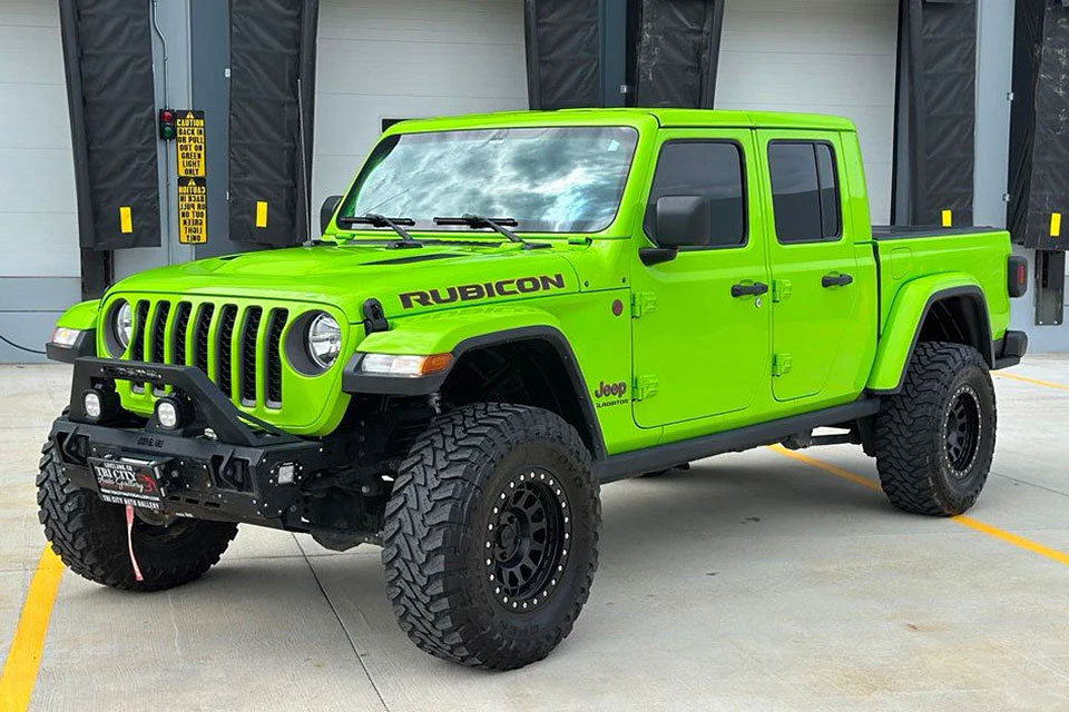 特選輸入車 Vol.706 ジープ グラディエーター ルビコン クルーキャブ 4×4(Jeep Gladiator Rubicon Crew Cab 4×4)|限定カラーで存在感抜群のアメリカンピックアップ|米国中古車販売
