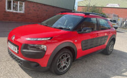 特選輸入車 Vol.709 シトロエン C4カクタス フィール（Citroën C4 Cactus Feel） | 日本未導入仕様 ディーゼル+MTの右ハンドル低価格車 ｜イギリス中古車販売