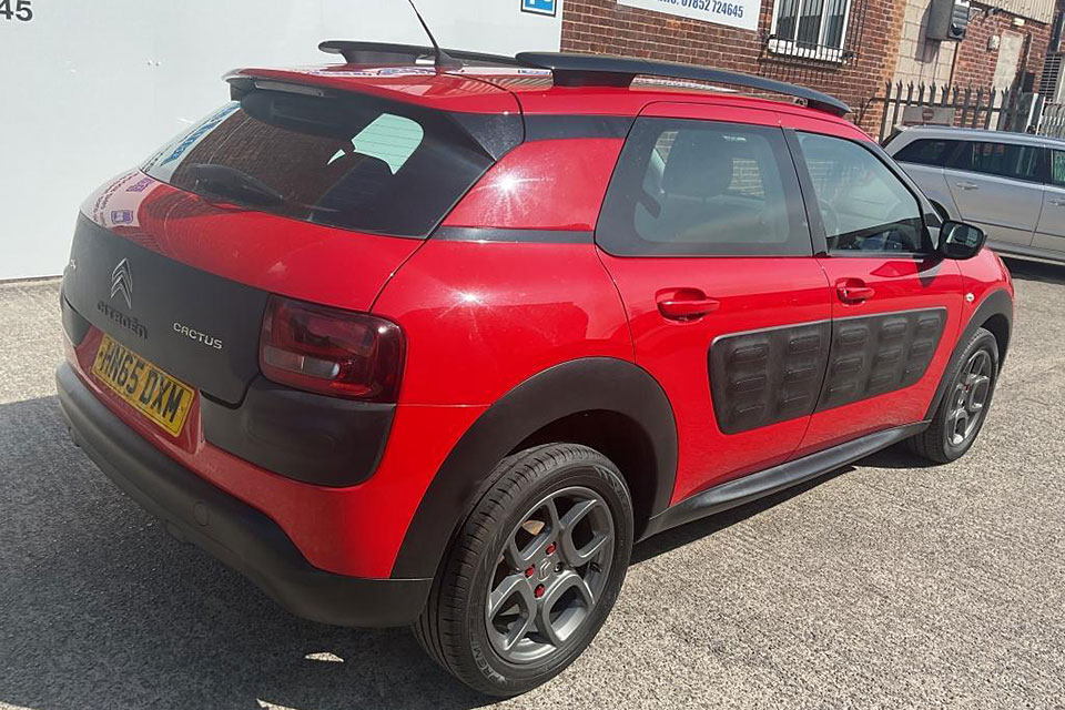 特選輸入車 Vol.709 シトロエン C4カクタス フィール(Citroën C4 Cactus Feel) | 日本未導入仕様 ディーゼル+5MTの右ハンドル低価格車 |イギリス中古車販売