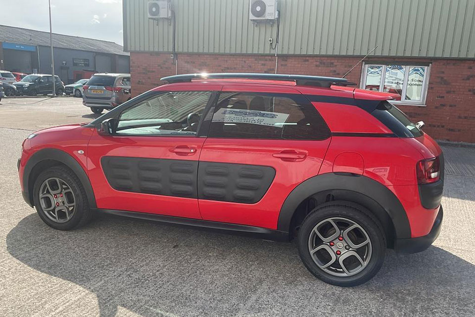 特選輸入車 Vol.709 シトロエン C4カクタス フィール(Citroën C4 Cactus Feel) | 日本未導入仕様 ディーゼル+5MTの右ハンドル低価格車 |イギリス中古車販売