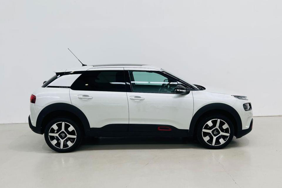 特選輸入車 Vol.710 シトロエン C4カクタス 1.2 ピュアテック130 フレイア EAT6(Citroën C4 Cactus 1.2 PureTech130 Flair EAT6) | デザインも乗り味もこれぞシトロエンの日本未導入モデル|イギリス中古車販売