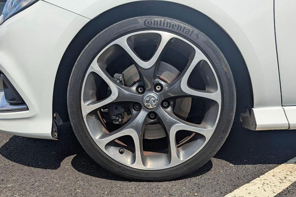 特選輸入車 Vol.711 ボクスホール コルサ 1.6i ターボ VXR(Vauxhall Corsa 1.6i Turbo VXR) | ニュルで鍛えられたホンモノ!|イギリス中古車販売
