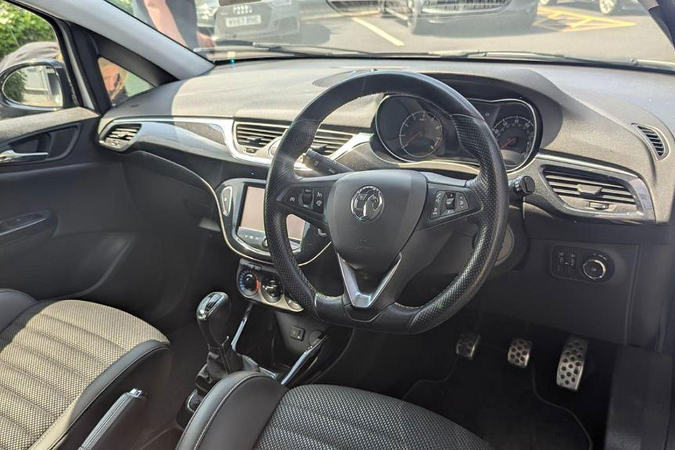 特選輸入車 Vol.711 ボクスホール コルサ 1.6i ターボ VXR(Vauxhall Corsa 1.6i Turbo VXR) | ニュルで鍛えられたホンモノ!|イギリス中古車販売