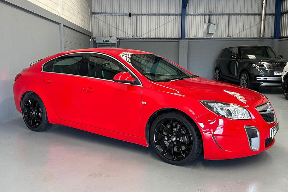 特選輸入車 Vol.713 ボクスホール インシグニア 2.8T V6 VXR スーパースポーツ 4WD(Vauxhall Insignia 2.8T V6 VXR SuperSport 4WD) | 全天候型快速スーパースポーツ|イギリス中古車販売