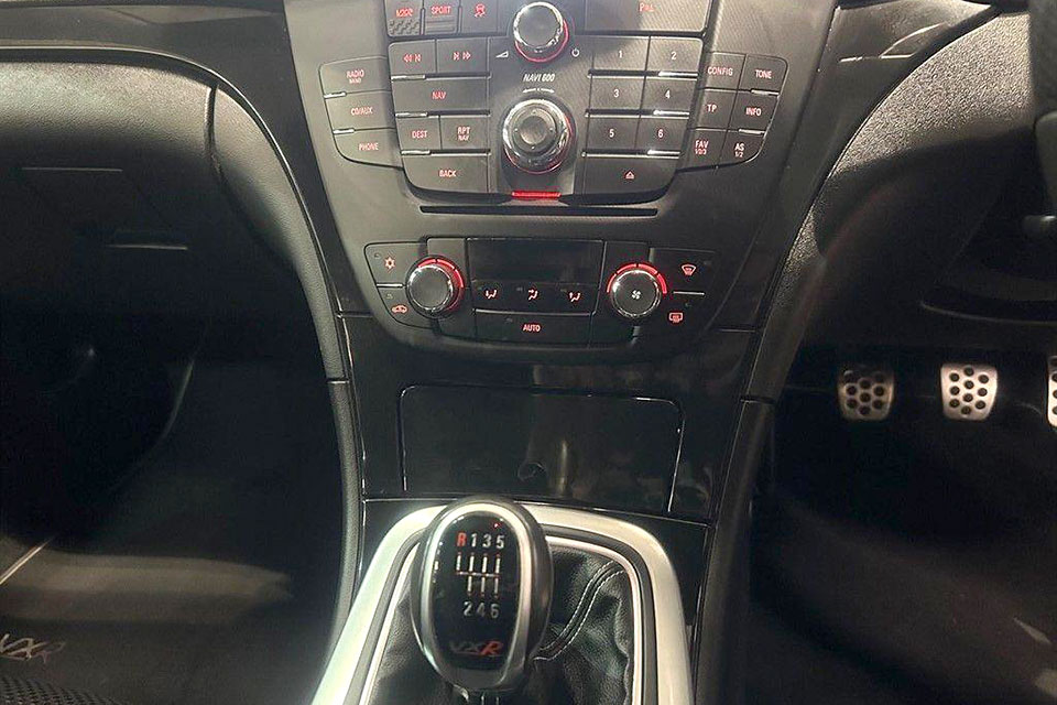 特選輸入車 Vol.713 ボクスホール インシグニア 2.8T V6 VXR スーパースポーツ 4WD(Vauxhall Insignia 2.8T V6 VXR SuperSport 4WD) | 全天候型快速スーパースポーツ|イギリス中古車販売