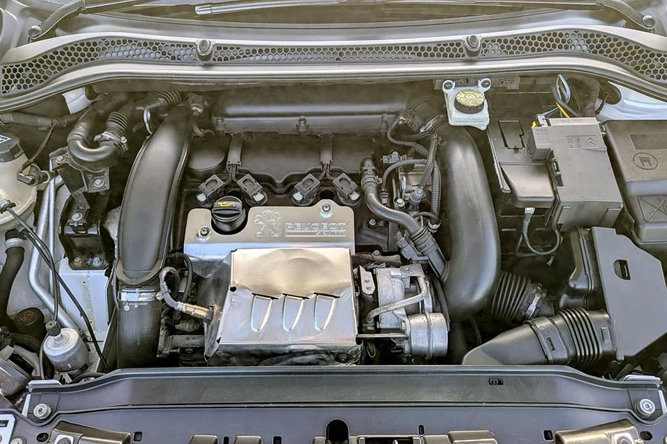 特選輸入車 Vol.717 プジョー RCZ R（Peugeot RCZ R） | 日本未導入の右ハンドル、内外装良質車（価格交渉中）｜イギリス中古車販売