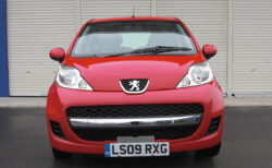 車体が片側に傾斜している原因と対処方法