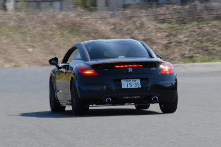 車が走行中に異常に揺れる・振動する原因と対処方法