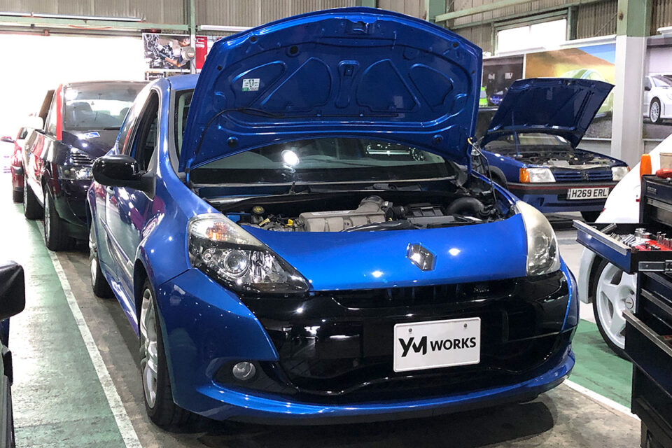 ルノー ルーテシア R.S.（Renault Lutecia R.S.）のアッパーマウントボルト交換 | 大阪府堺市のM様