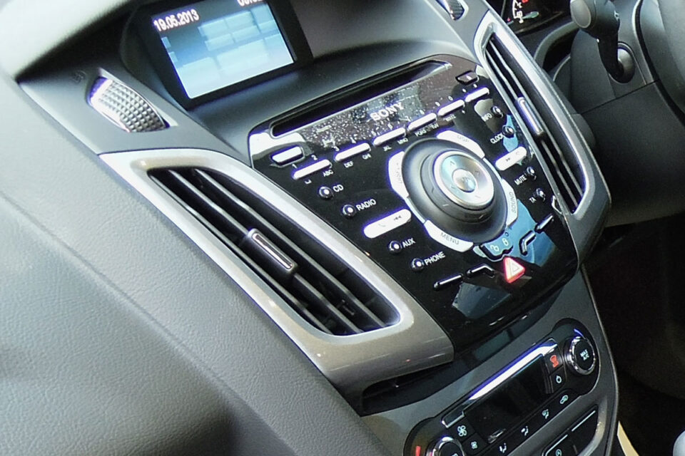 車内に不快な臭いが充満している原因と対処方法