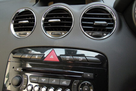 エアコンの吹き出し口から風が出ない原因と対処方法