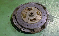 クラッチが滑る原因と対処方法