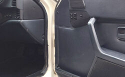 ドアの開閉時に異音がする・開閉動作が重い原因と対処方法