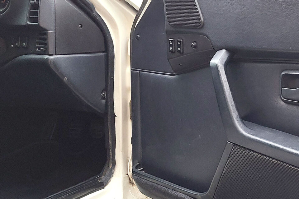 ドアの開閉時に異音がする・開閉動作が重い原因と対処方法