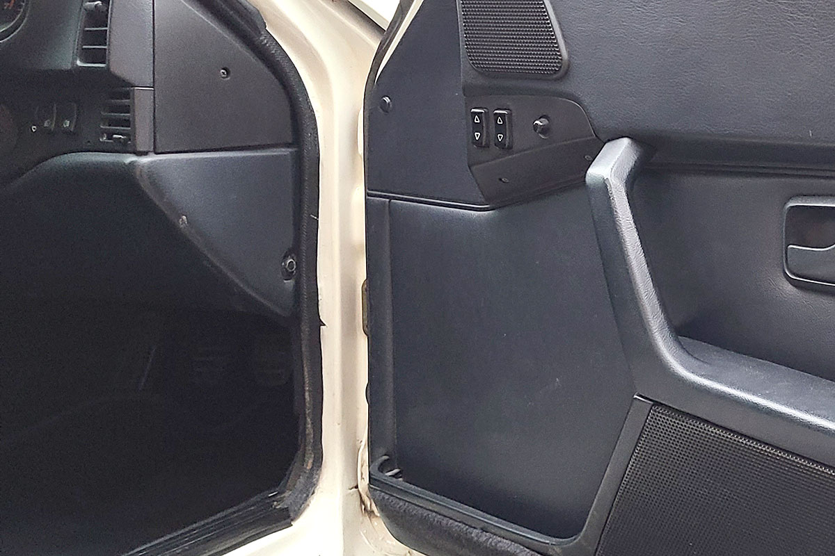 ドアの開閉時に異音がする・開閉動作が重い原因と対処方法