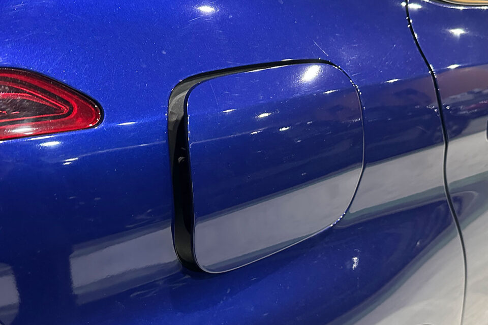 車の燃料フタ（フューエルリッド）が閉じない原因と対処方法