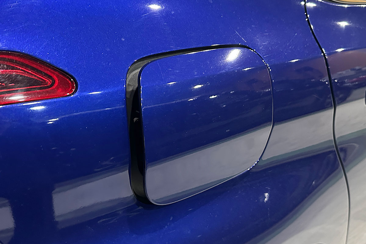 車の燃料フタ(フューエルリッド)が閉じない原因と対処方法