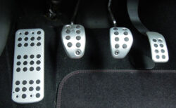 クラッチが重い原因と対処方法