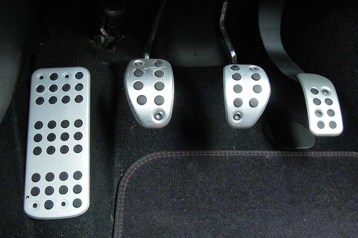 クラッチが重い原因と対処方法