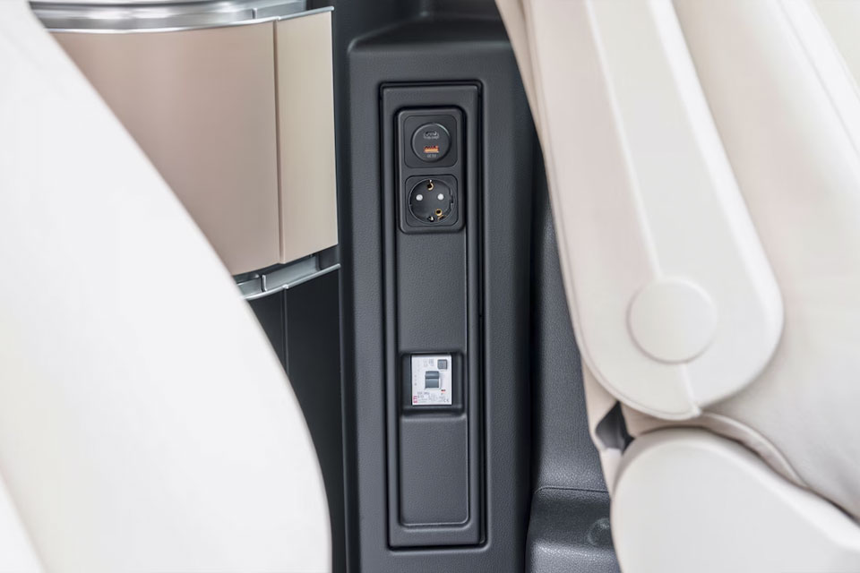 メルセデス・ベンツ V300d マルコ ポーロ プレミアム プラス