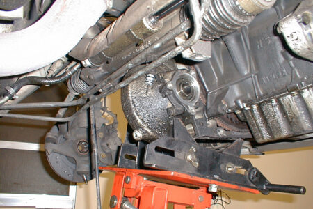 車内にオイル臭がする原因と対処方法