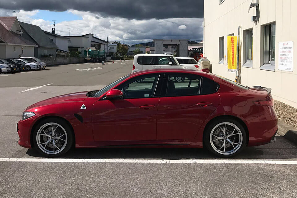 ナンバーが交付され晴れて公道走行可能となったジュリア クアドリフォリオ(北海道:K様)