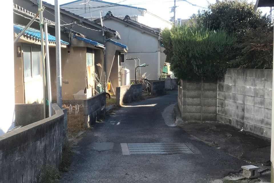 軽自動車で通るのが精一杯です