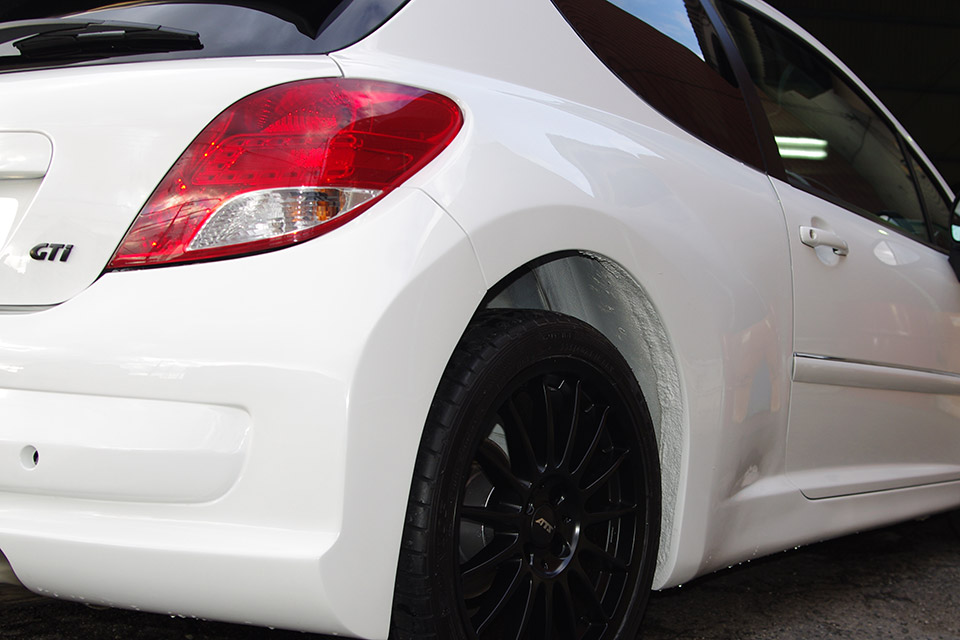 仕上ったプジョー 207S2000レプリカ