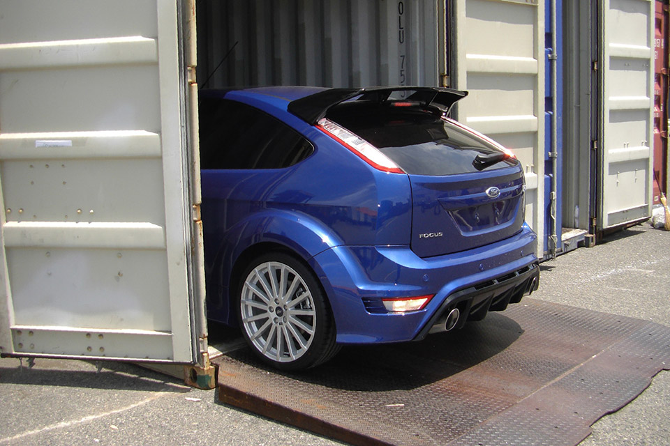 車両輸送は安全に配慮し原則コンテナ輸送