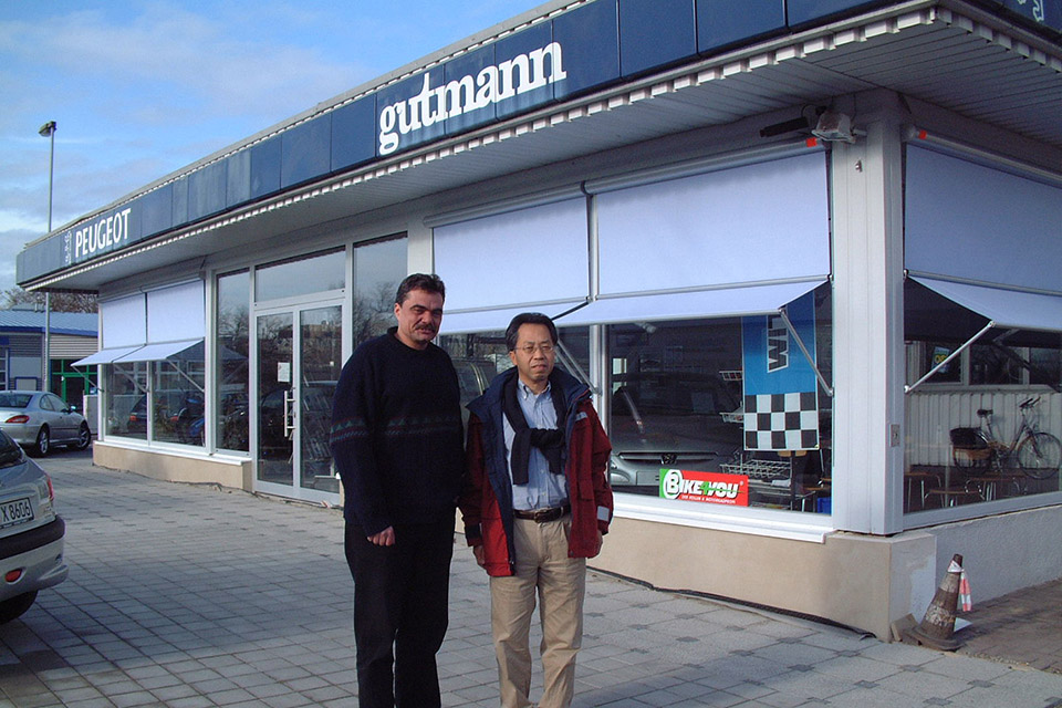 グートマンのマネージヤーと。（2002年）