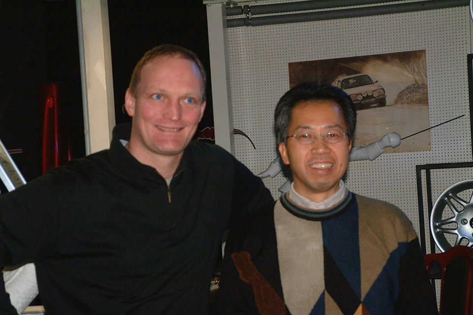 ムスケティアのマネージヤーと。（2002 年）